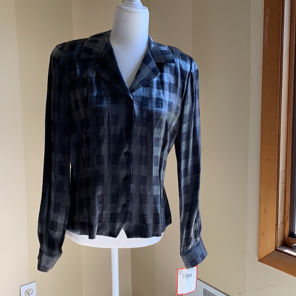 Ladies, gray and black print blouse.